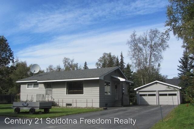 Primary Photo - 4 br, 2 bath House - 220 E Beluga