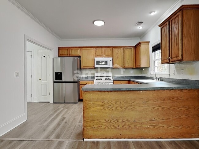 Building Photo - 1335 Killian Shoals Way SW