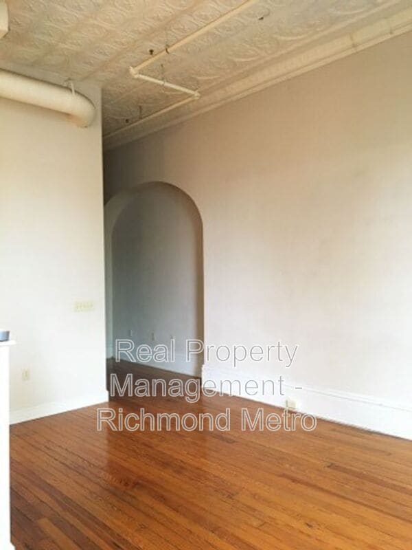 Building Photo - 121 W Broad St