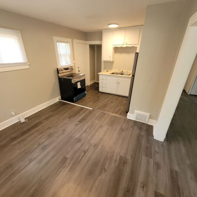 Foto del edificio - 2407 E 67th Terrace