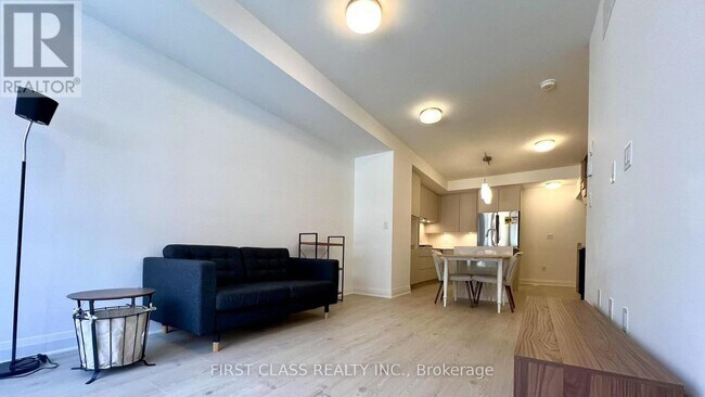 Building Photo - 118 Alton Cres