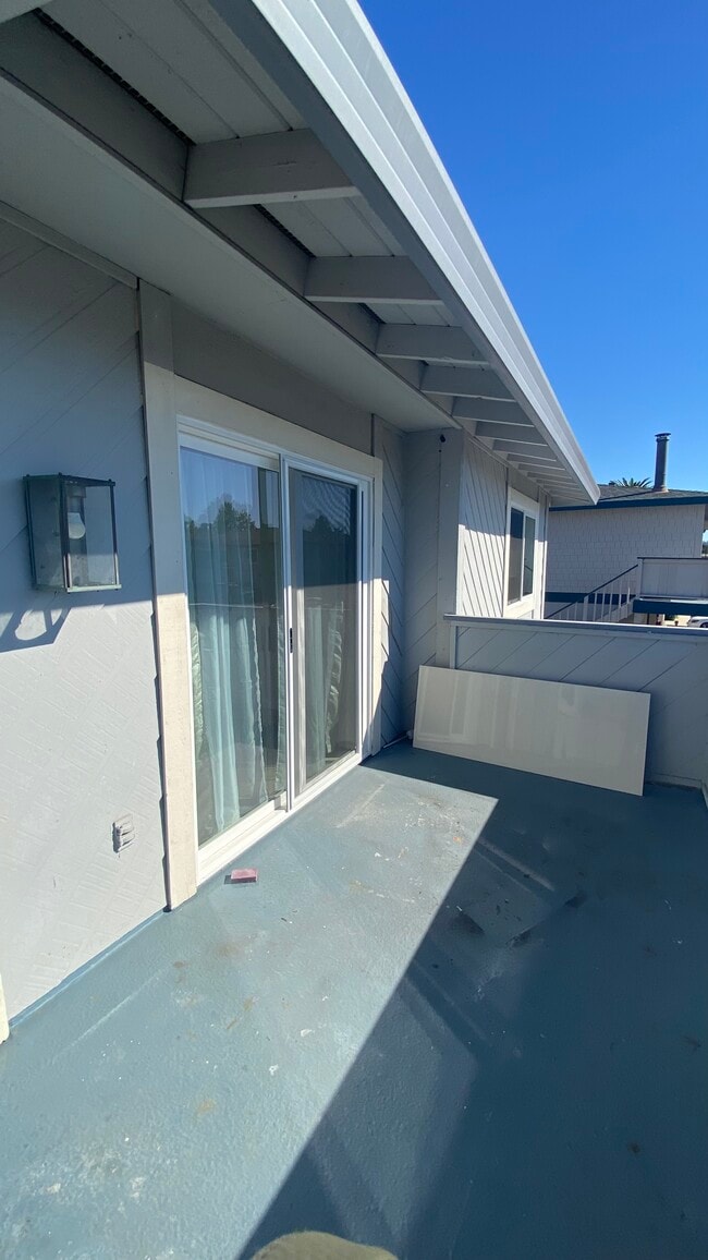 front patio (deck) - 4205 Starboard Ct