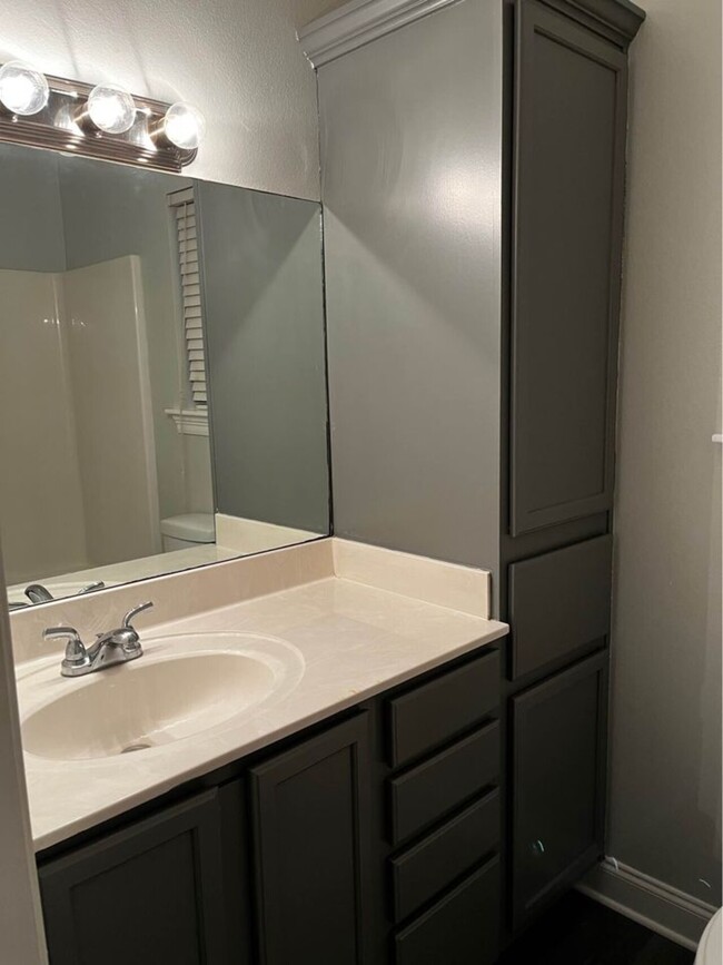 Building Photo - Blailey B1 Multi Bed
