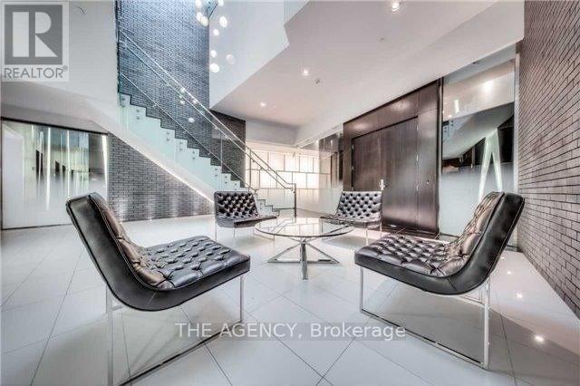 Building Photo - 125 Peter St