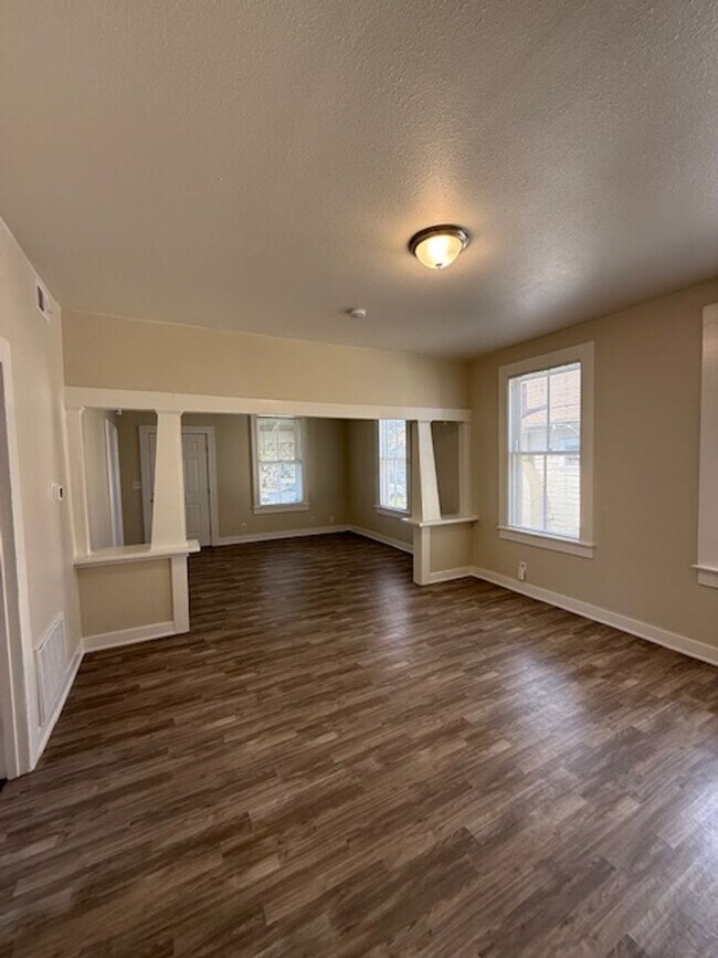 Building Photo - 716 Slater St