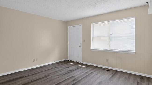 Foto del edificio - 5610 Spring Garden Ln