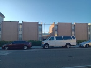 Building Photo - 3820 Georgia St