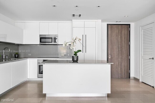 Foto del edificio - 1 br, 1.5 bath Condo - 68 SE 6th St Apt 3808