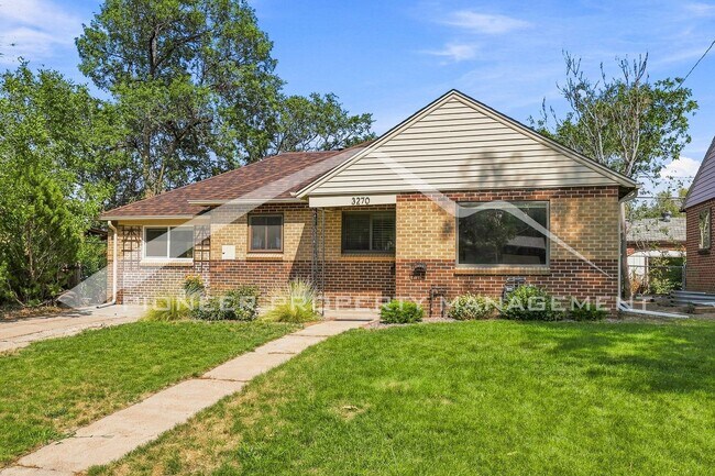 Foto del edificio - Spacious Home with Central AC and Washer/Dryer