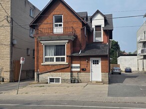 Building Photo - 334 University Ave