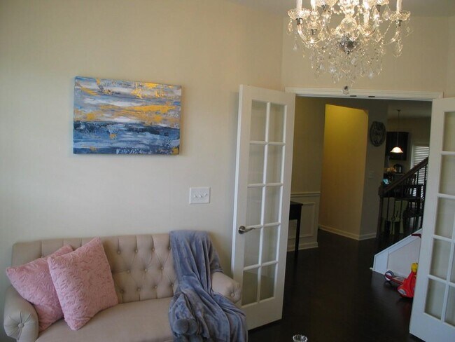 Building Photo - 6880 Ashford Manor Way