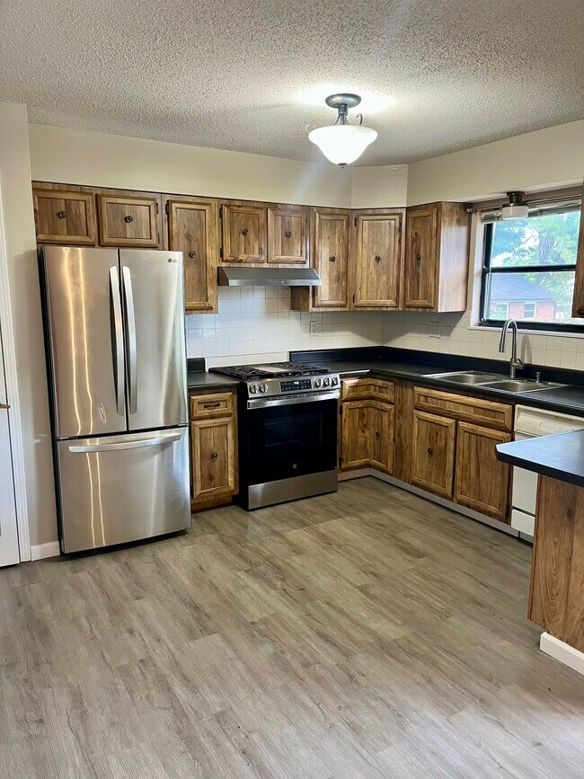 Foto del edificio - 1604 Dawnbreak Ct