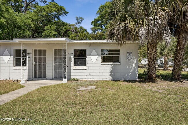 Foto del edificio - 1627 E 9th St