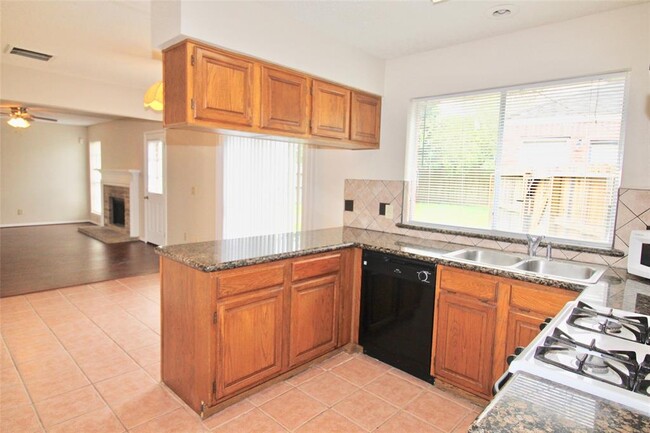 Foto del edificio - 3331 Oak Branch Ln