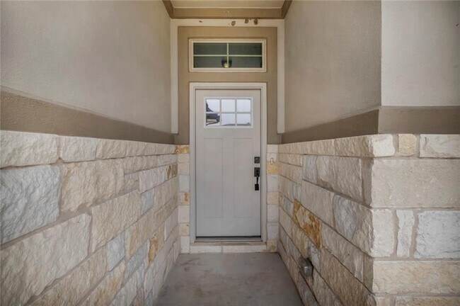 Building Photo - 2926 Diego Dr