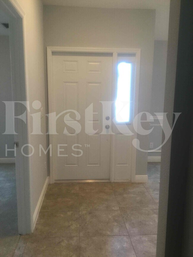 Building Photo - 328 SW Ridgecrest Dr