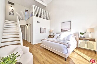 Building Photo - 10929 Morrison St Building Photo - 10929 Morrison St