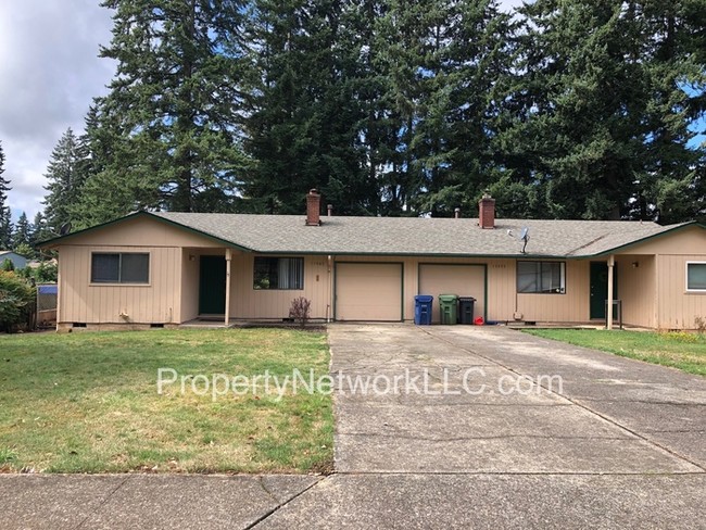 Building Photo - Great 2 Bedroom Duplex in Sandy
