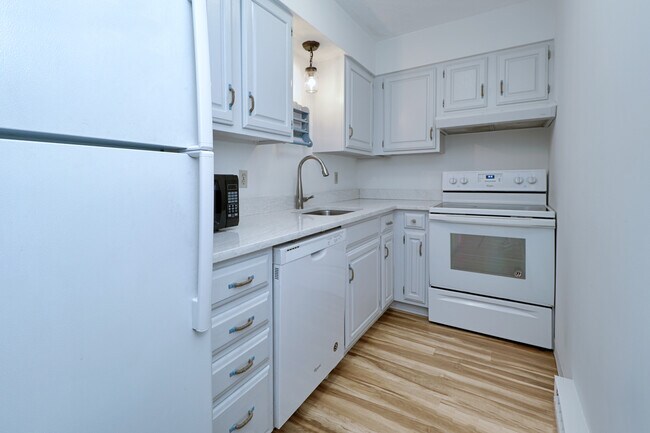 Foto del edificio - 155 Short Beach Rd