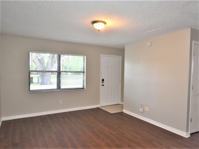 Building Photo - 8610 N Campbell Rd