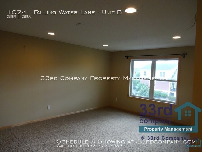 Foto del edificio - Tri-Level townhome in Dancing Waters of Wo...