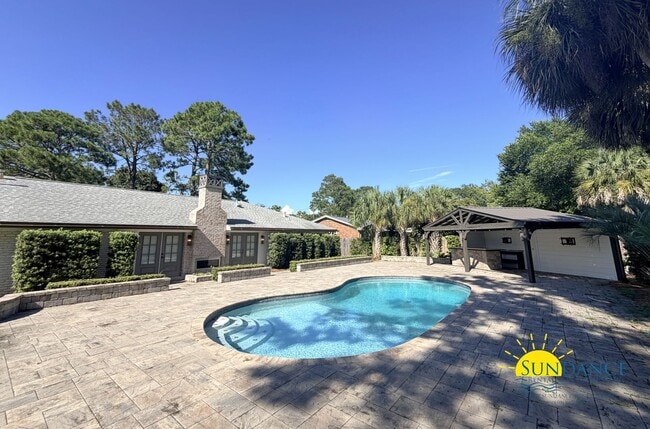 Building Photo - 224 Yacht Club Dr NE
