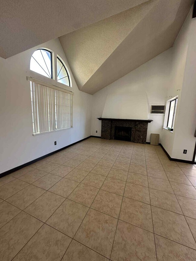 Foto del edificio - 5390 Meredith Ave