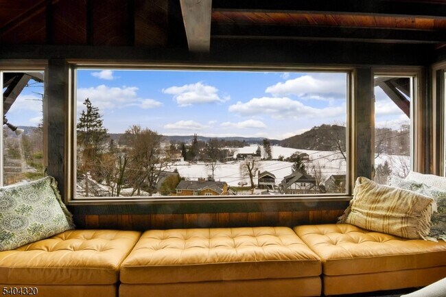 Foto del edificio - 77 W Shore Trail