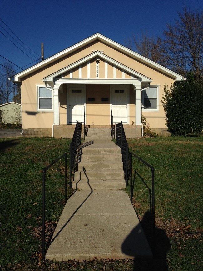 204 W Brown St Unit B, Elizabethtown, KY 42701 Apartment for Rent in
