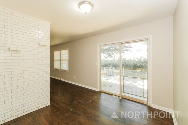 Building Photo - 808 N Piute Ave