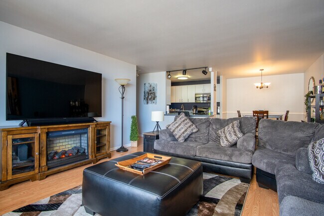 Foto del edificio - 3930 N Pine Grove Ave