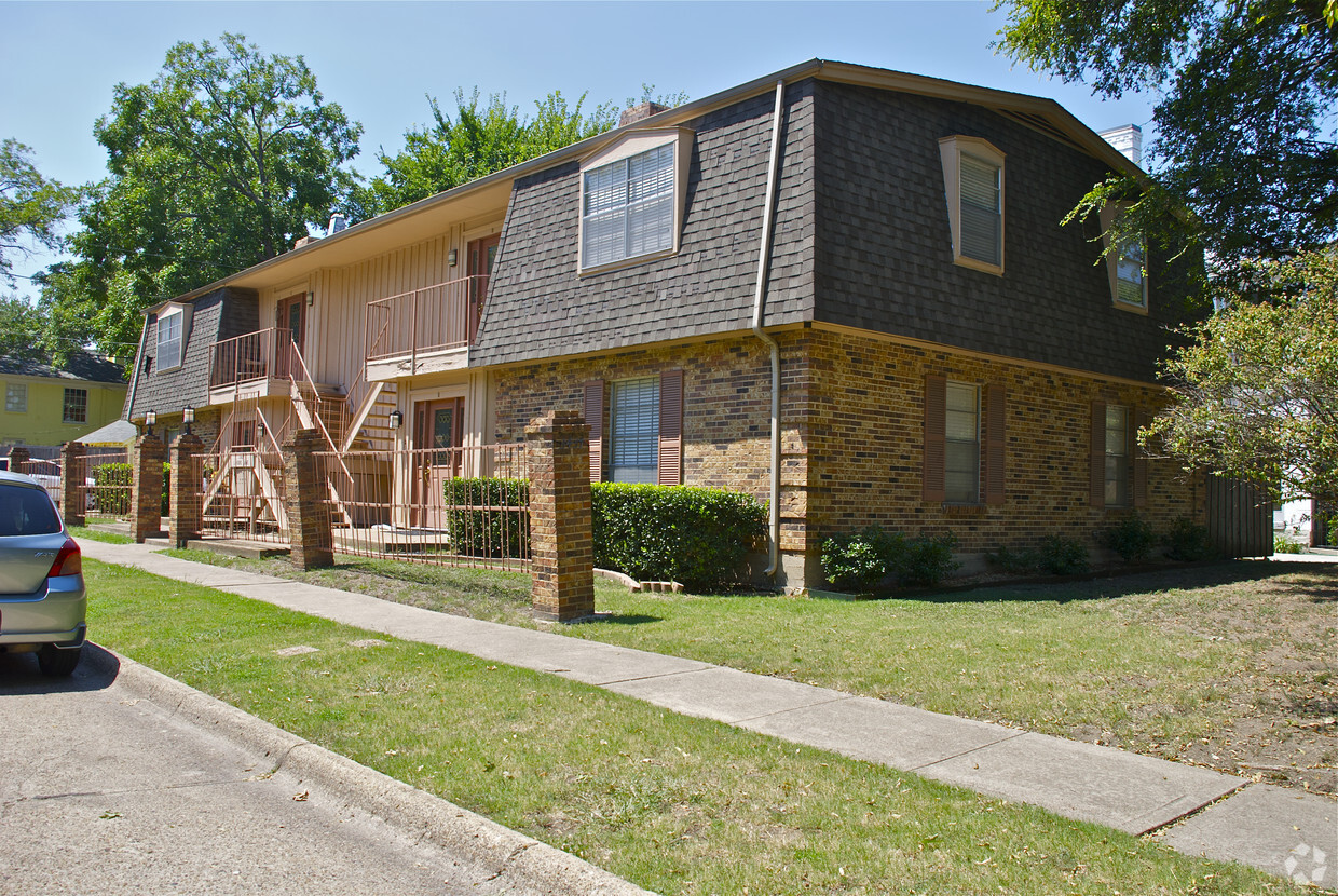 Building Photo - 3437 Lovers Ln