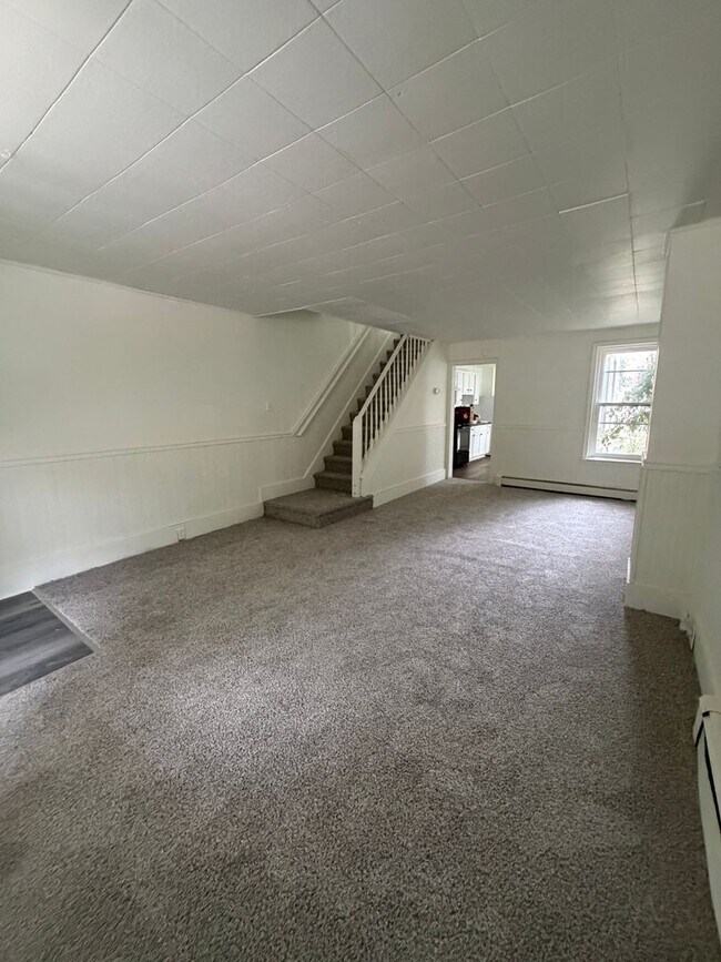 Foto del edificio - 398 Valley Rd
