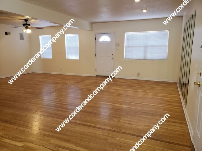 Building Photo - Spacious 3 Bedroom, 2 Bathroom, 2 Car Gara...