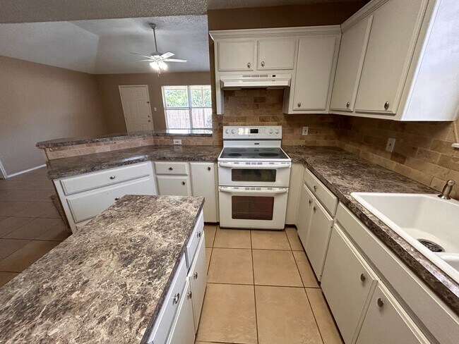 Building Photo - 2 Bedroom 2 Bathroom