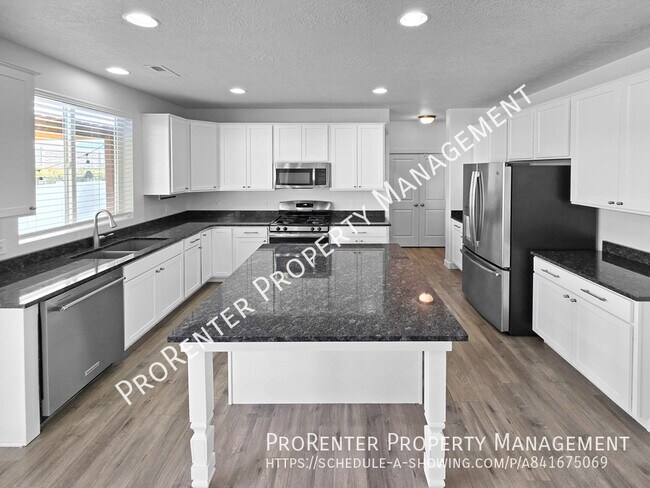 Building Photo - 1152 W Beacon Way