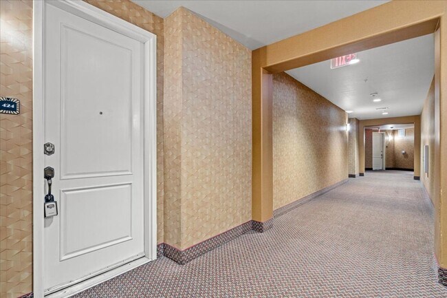 Building Photo - Top Floor 3 Bedroom Mid-rise at Manhattan