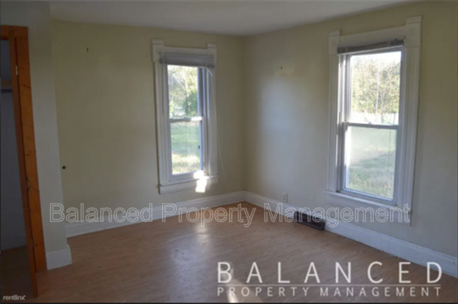 Building Photo - 7821 SE Ratner Rd