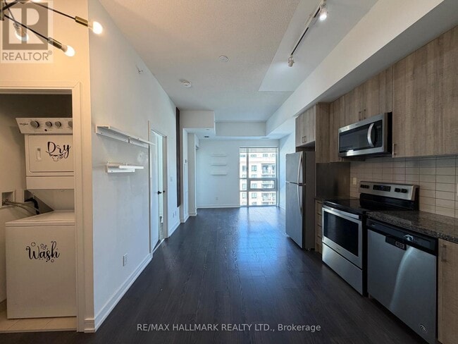 Building Photo - 621 Sheppard Ave E