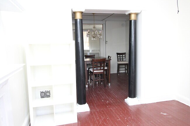 Foto del edificio - Spacious 5BD/1BA Remington Home w/ W/D! Available 7/15