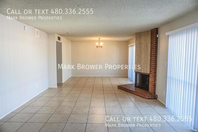 Building Photo - 910 E La Jolla Dr