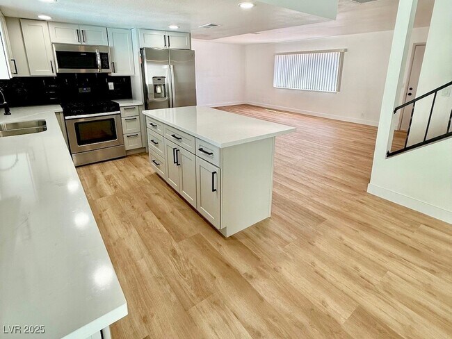 Foto del edificio - 6220 Carl Ave