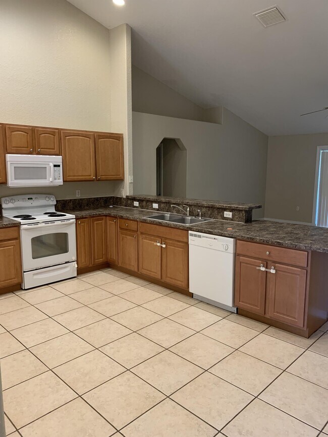 Foto del edificio - 1251 Creekview Ct