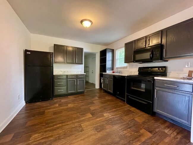 Building Photo - Charming East Nashville Cottage