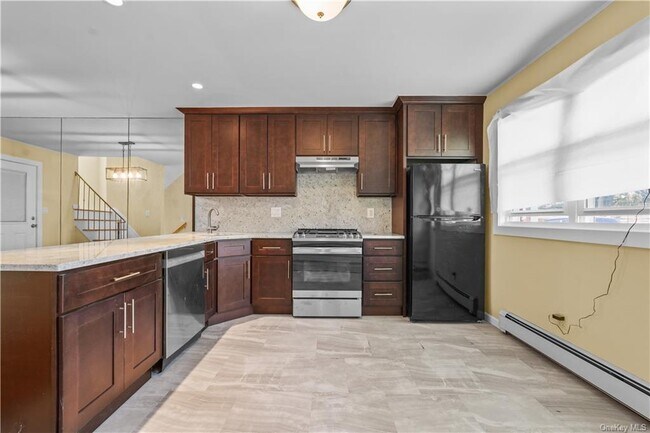 Building Photo - 155 Forest Ave