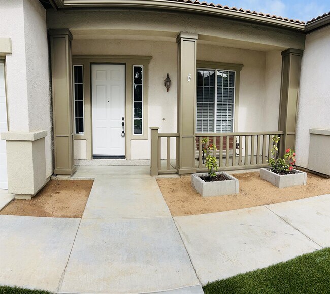 Building Photo - 3799 Holly Springs Dr