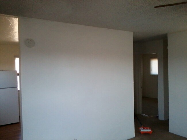 Sala de estar recién pintada - 3895 Harney St