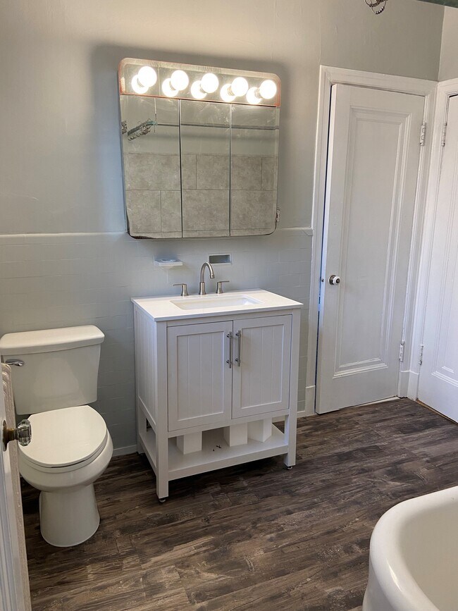 Jack & Jill Bathroom - 7238 Pershing Ave