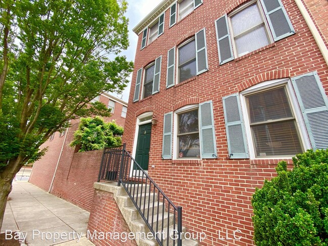 Building Photo - 4 br, 3.5 bath House - 14 W Henrietta St