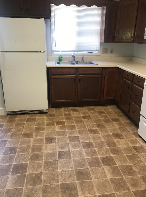 Kitchen - 2216 Roanoke Ln